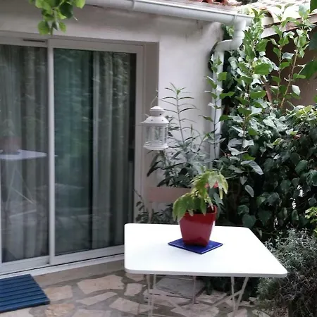 Grand Avec Piscine Μονπελιέ